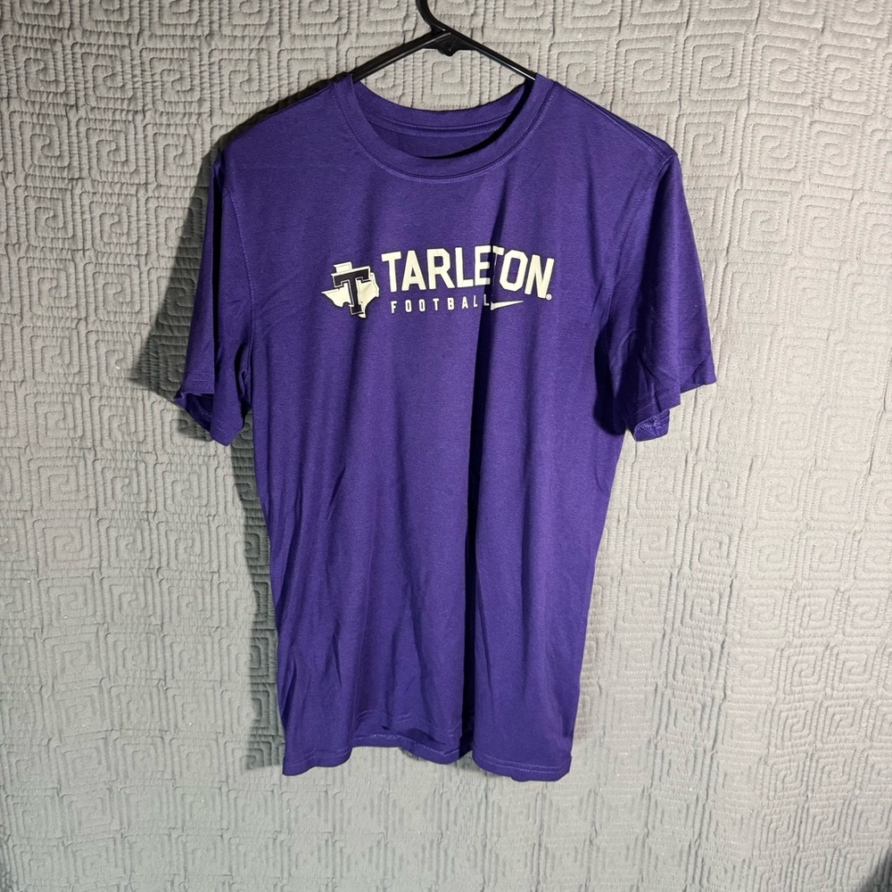The Nike Tee DriFit T-Shirt Men Size Medium Tartlon Football Purple Short Sleeve